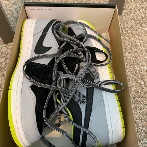 Air Jordan 1 Low - Picture 10 of 12